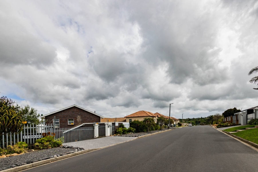 To Let 4 Bedroom Property for Rent in Eversdal Western Cape